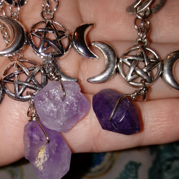 Gorgeous triple moon Goddess necklace - Picture 3 of 5